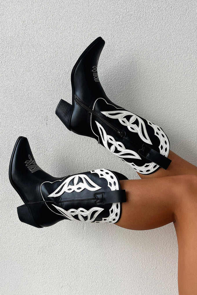 Texas Boots - Black / White